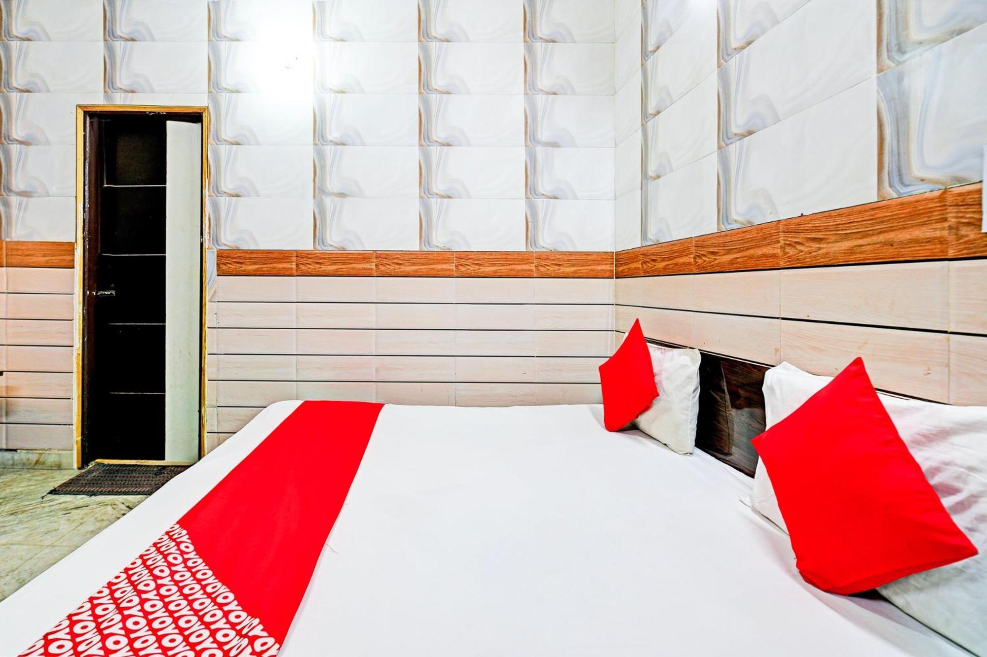 Hotel O Granville New Delhi Bagian luar foto