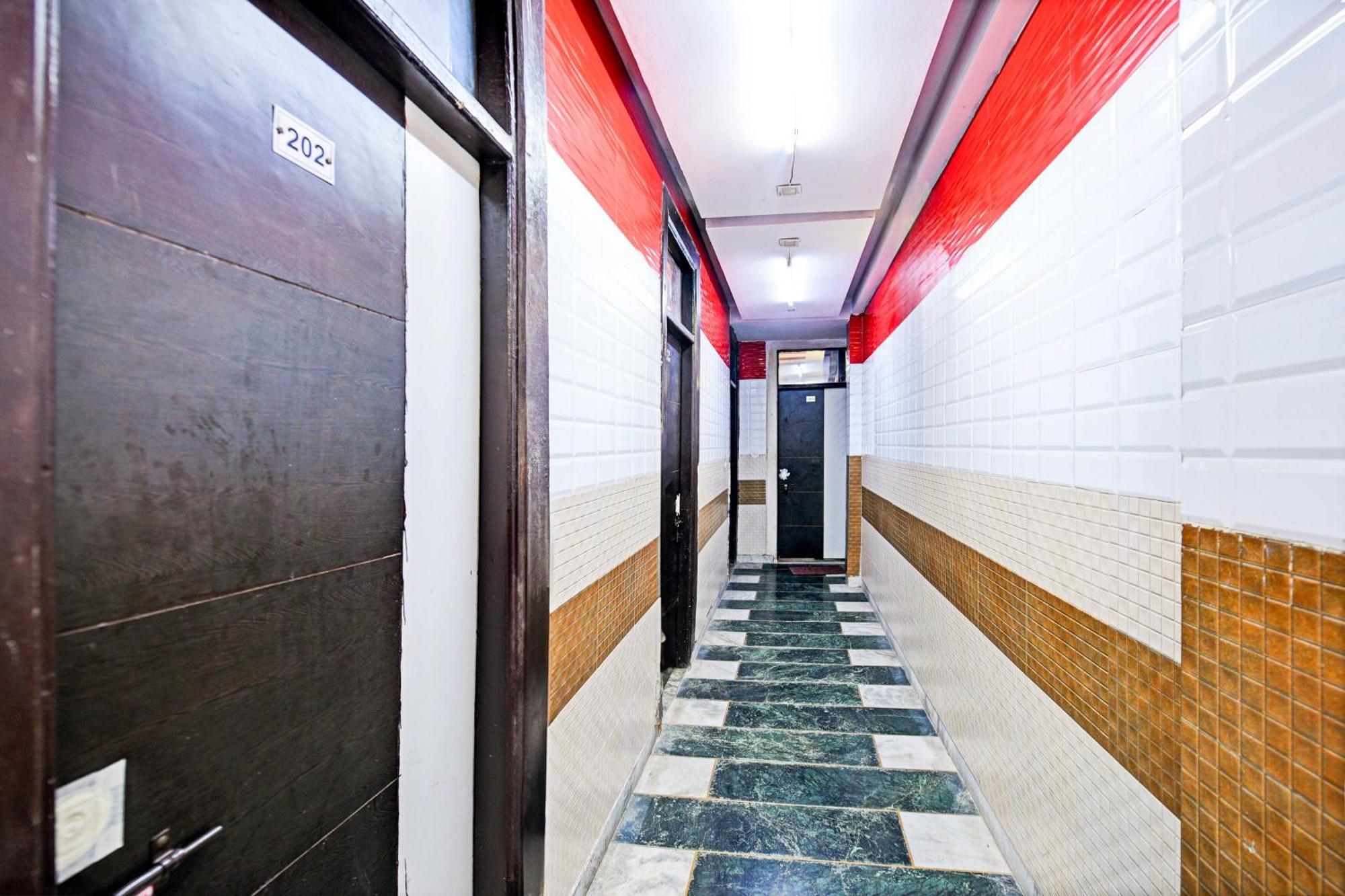 Hotel O Granville New Delhi Bagian luar foto