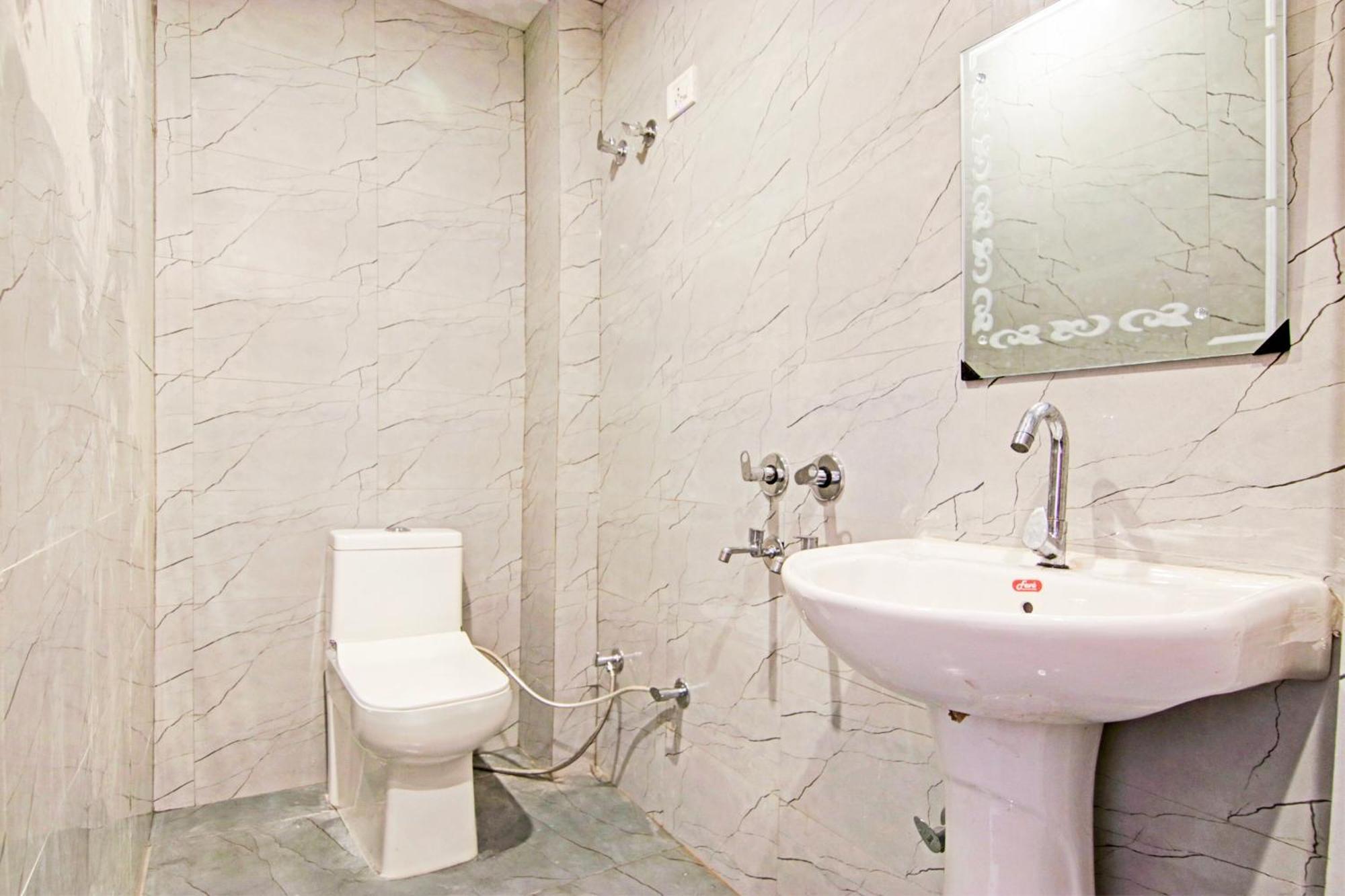 Hotel O Granville New Delhi Bagian luar foto