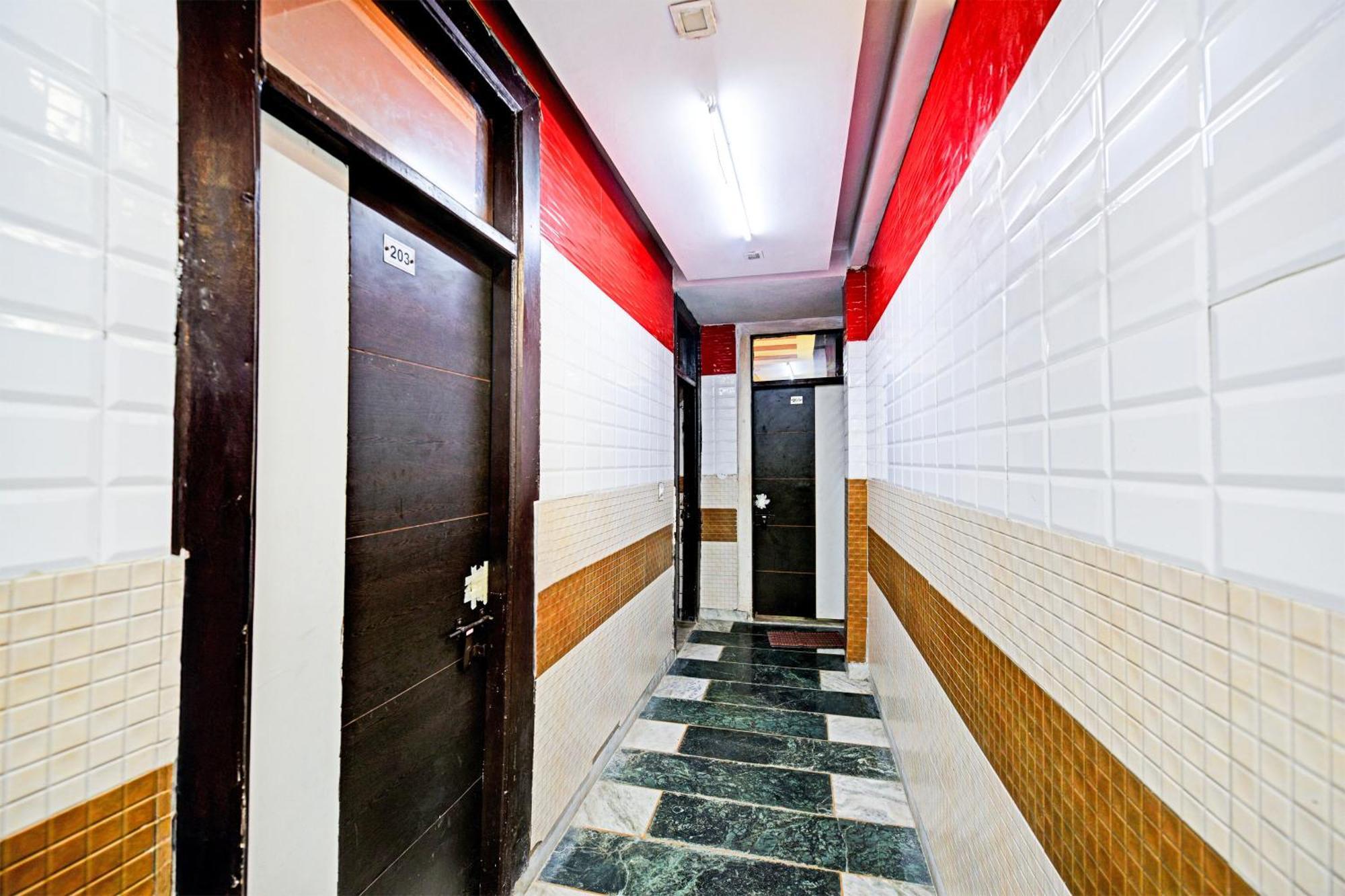 Hotel O Granville New Delhi Bagian luar foto